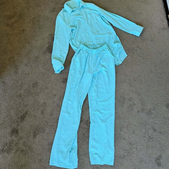 women's light suit (trousers and long shirt) made of crepe fabric - Picture 2 of 2